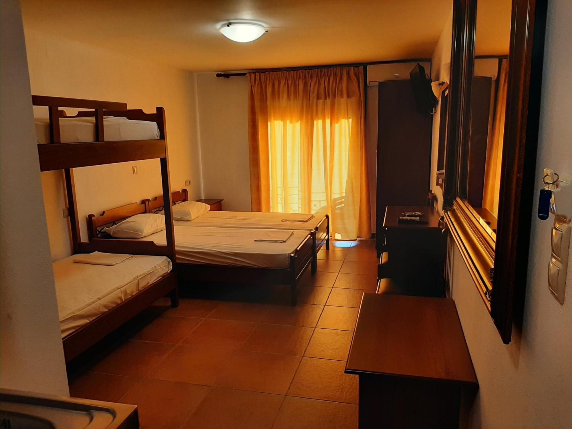 Hotel Kosmas Сарти Стая снимка