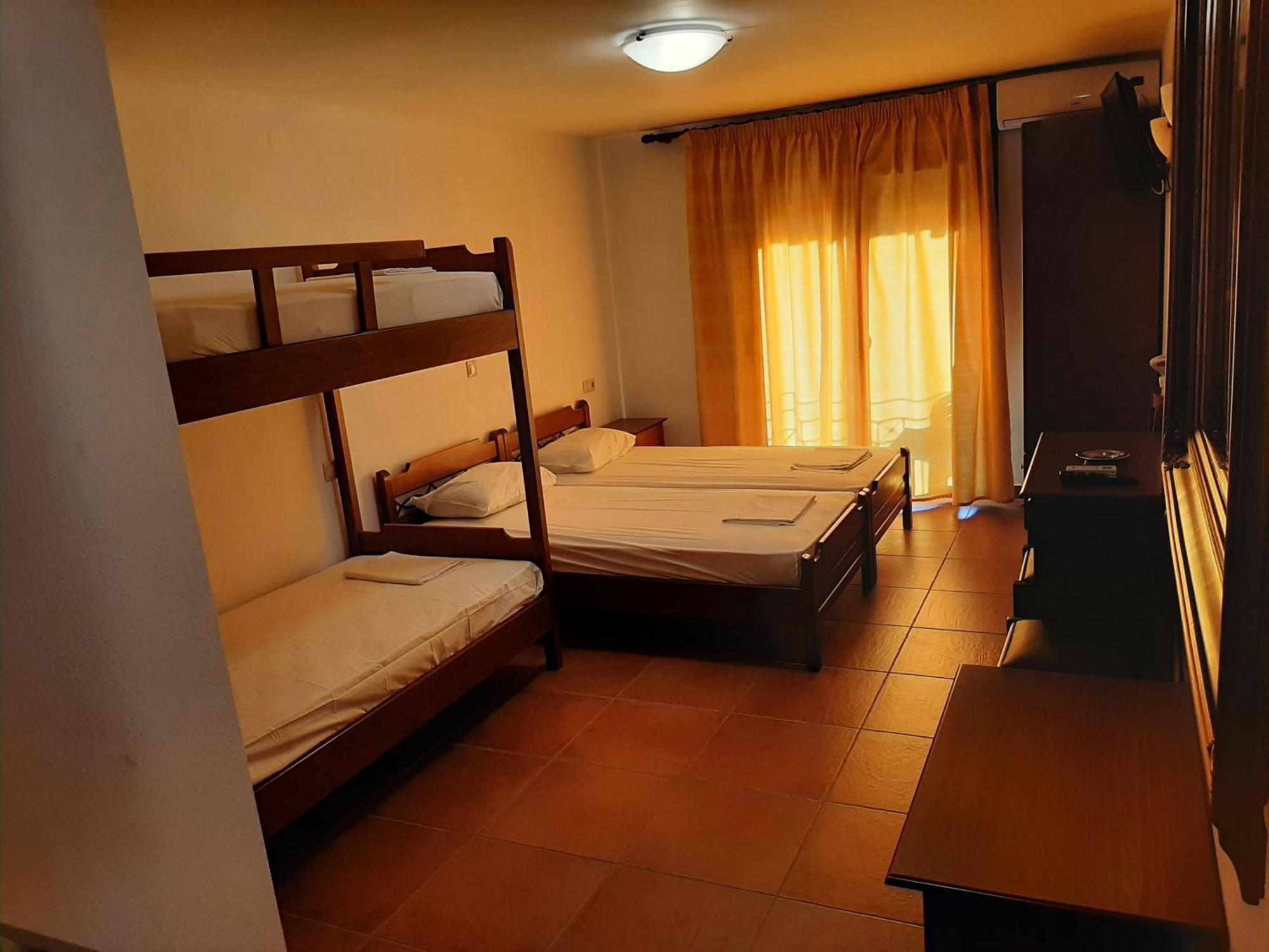 Hotel Kosmas Сарти Стая снимка