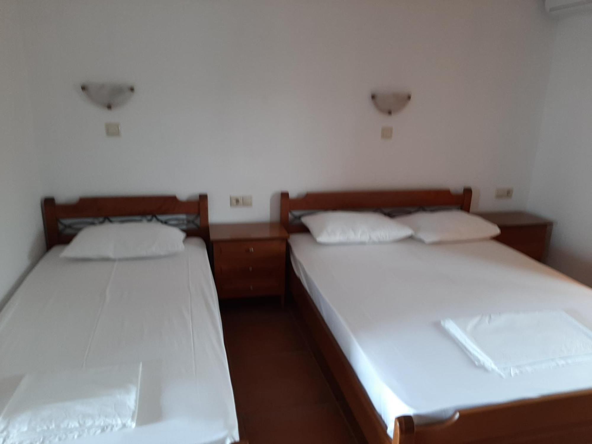Hotel Kosmas Сарти Стая снимка