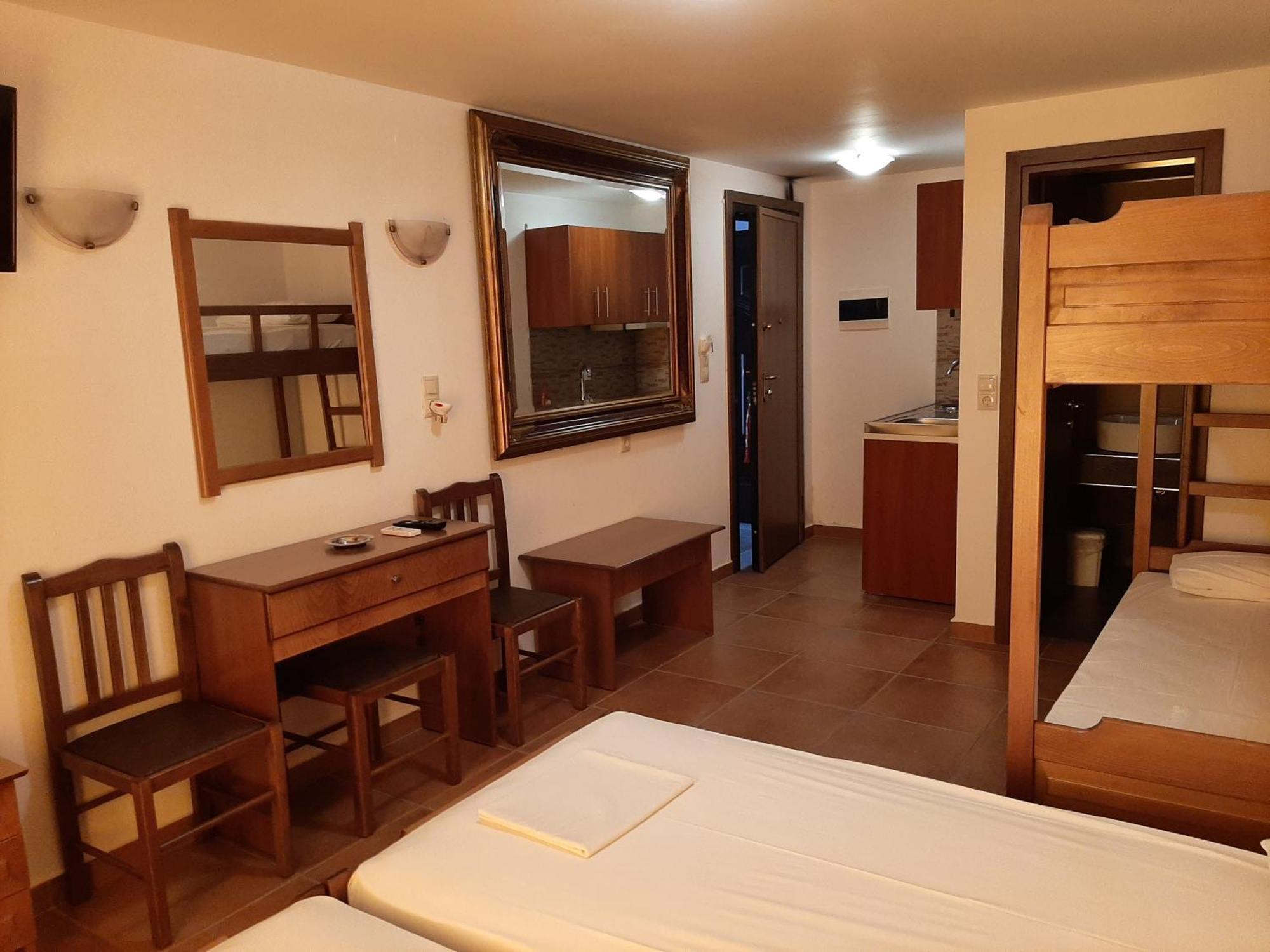 Hotel Kosmas Сарти Стая снимка