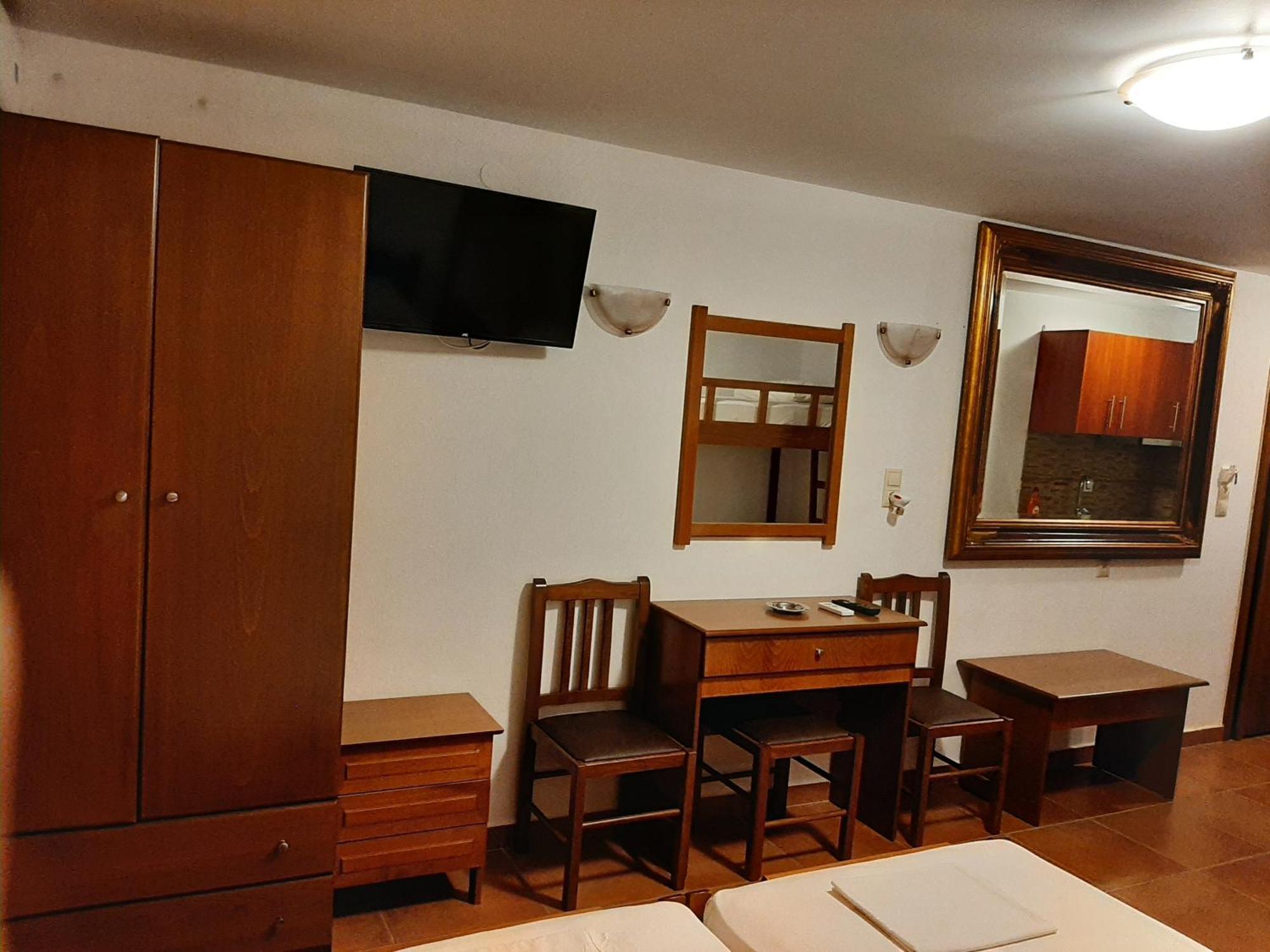 Hotel Kosmas Сарти Стая снимка