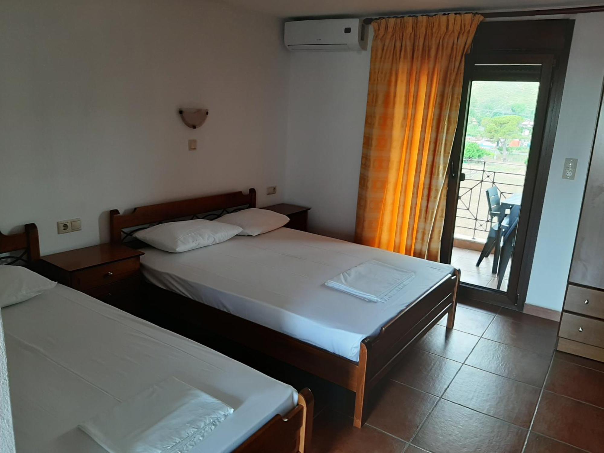 Hotel Kosmas Сарти Стая снимка