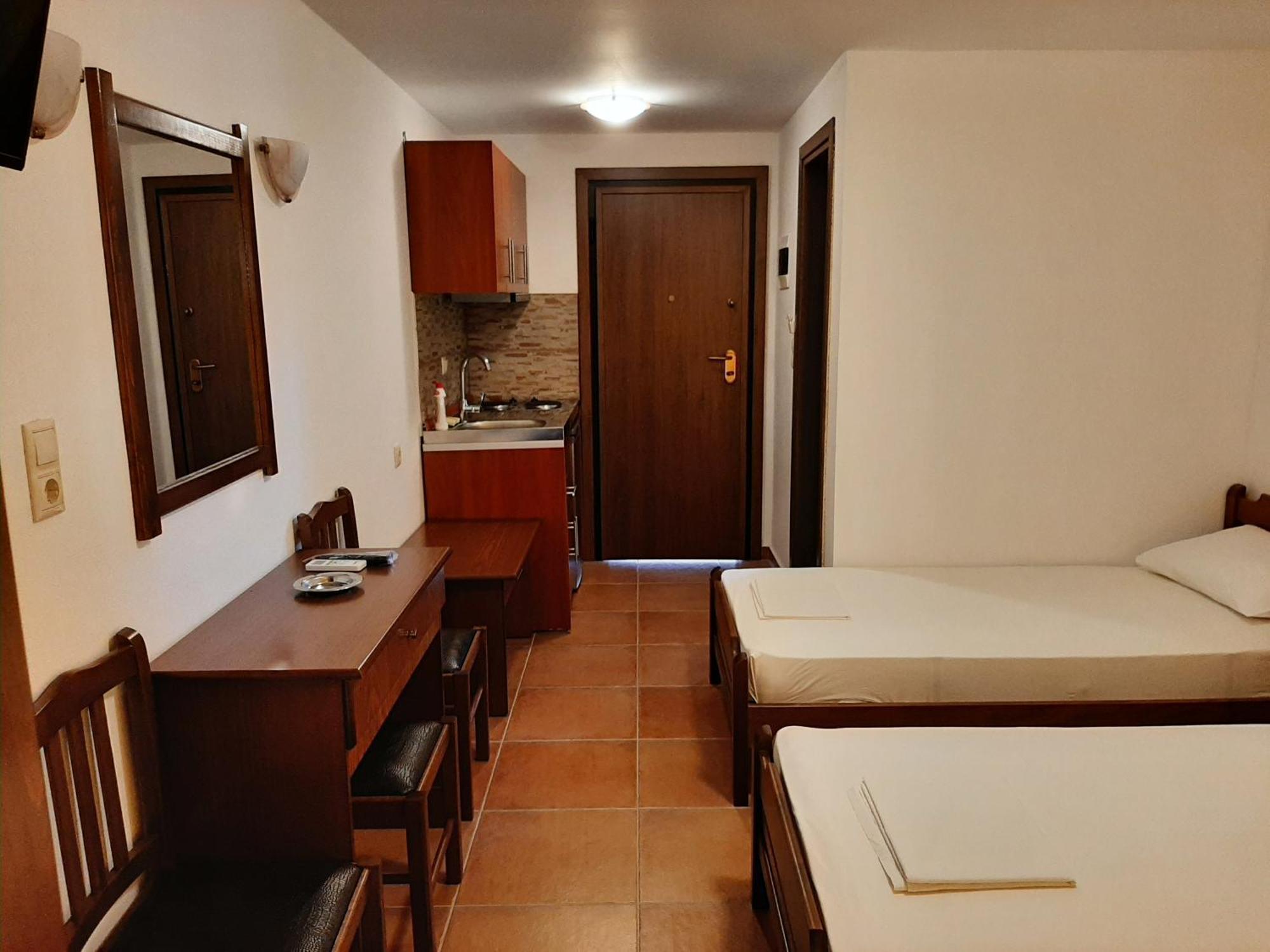 Hotel Kosmas Сарти Стая снимка