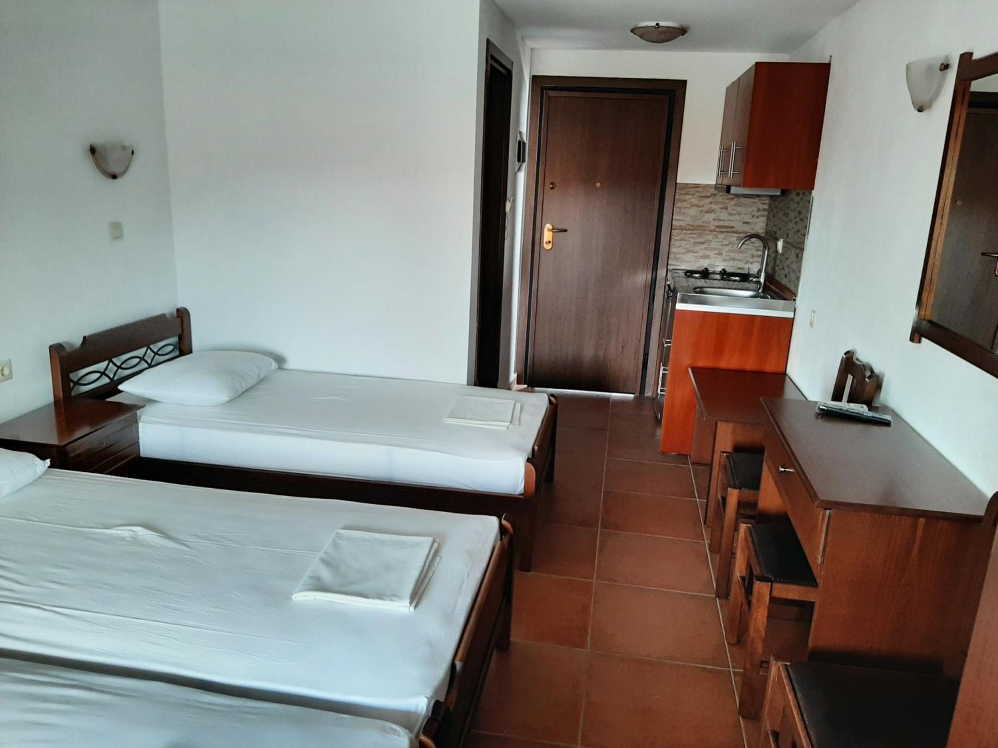 Hotel Kosmas Сарти Стая снимка
