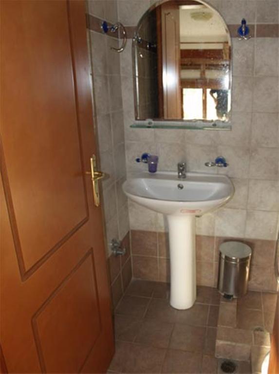 Hotel Kosmas Сарти Стая снимка