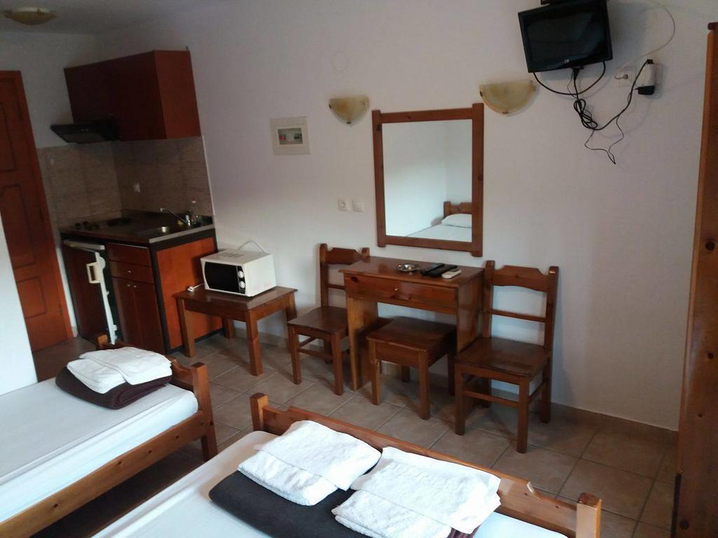 Hotel Kosmas Сарти Екстериор снимка