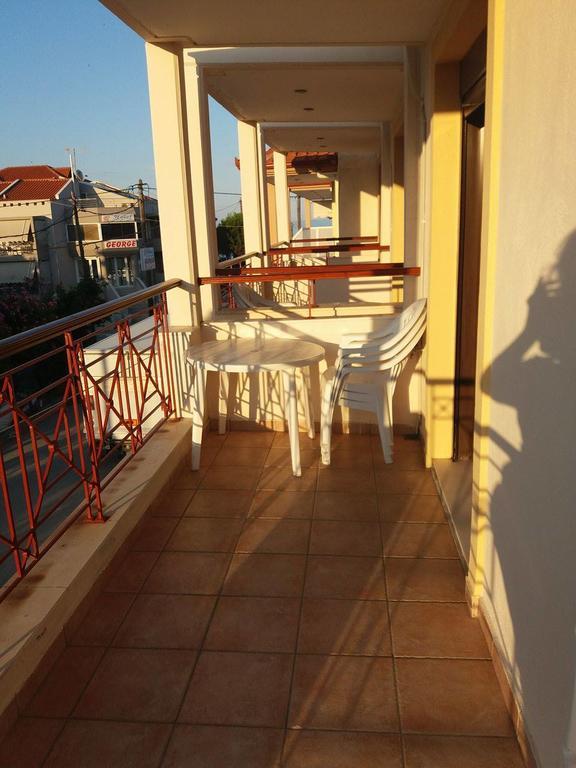 Hotel Kosmas Сарти Екстериор снимка