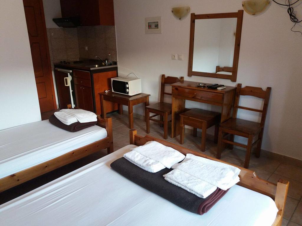 Hotel Kosmas Сарти Екстериор снимка