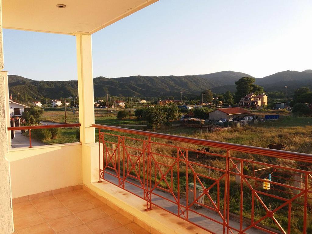 Hotel Kosmas Сарти Екстериор снимка
